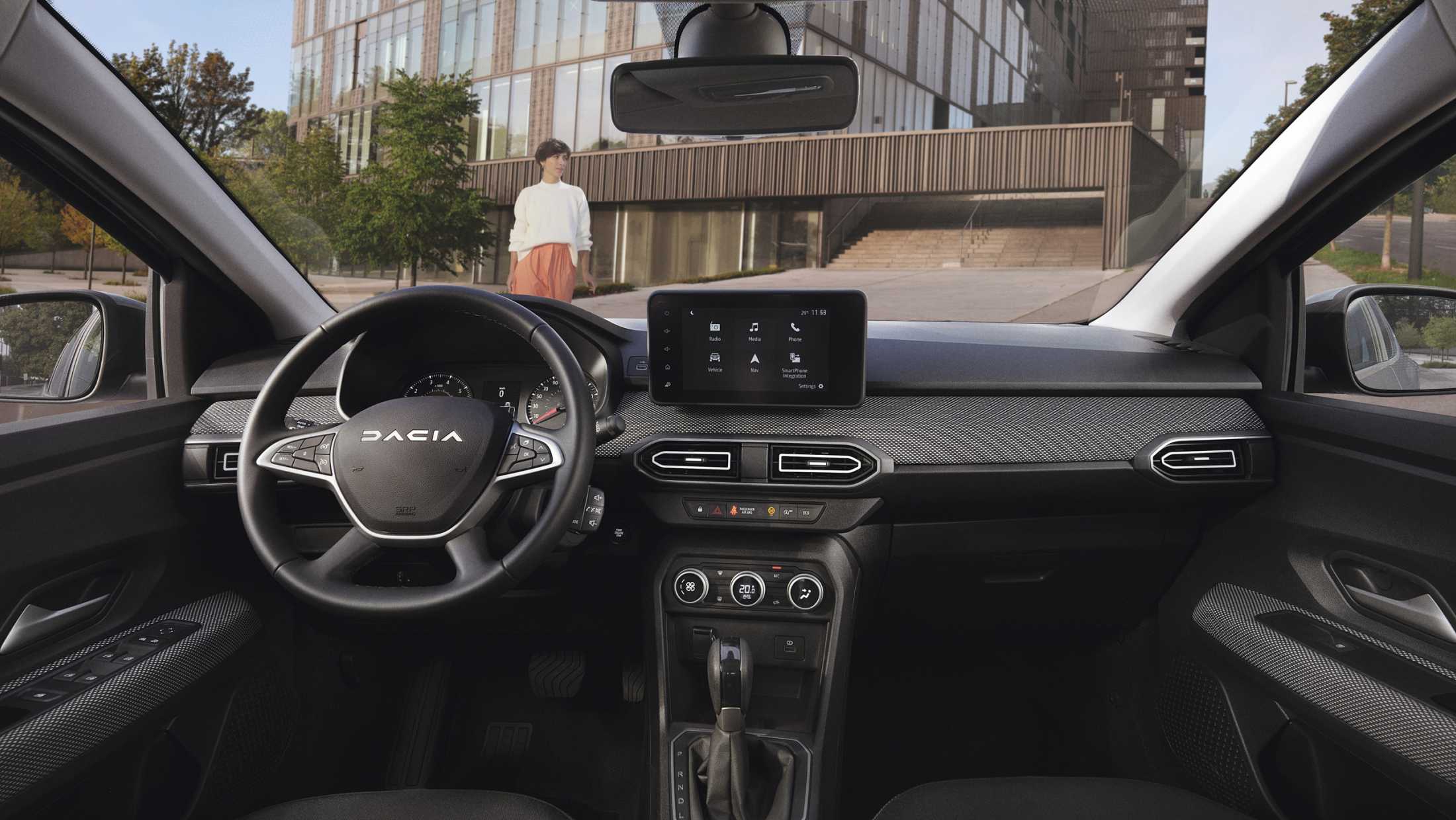 Dacia Sandero - Alle bedieningselementen op handig bereikbare plekken. 8-inch touchscreen met navigatie en draadloze Smartphone